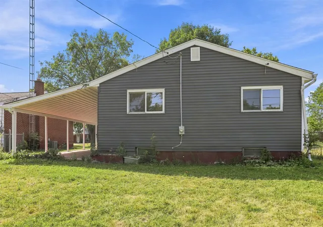 Photo 4 of Sale Pending at 817 Dell Ave, Flint, MI 48507 | MLS# 50219725 | Listing updated on 2026-08-28