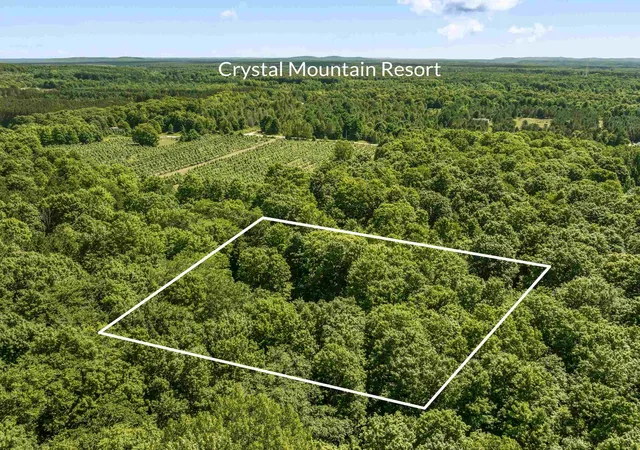 10th image of 454 Vande Ln, Beulah, MI 49617 | MLS# 80072564