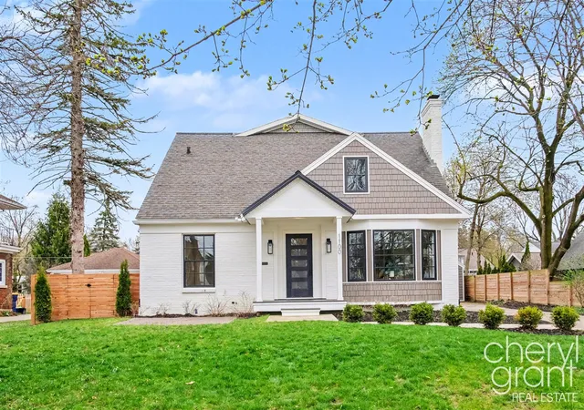Photo 2 of Sale Pending at 1100 Eastwood Ave, Grand Rapids, MI 49506 | MLS# 70525509 | Listing updated on 2026-04-24