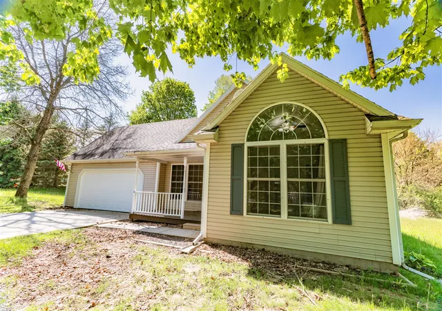 4th image of 24260 Beacon Hill Ter, Mattawan, MI 49071 | MLS# 70532898