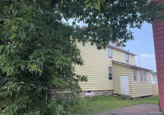 Photo 3 of Single family home for sale at 322 S 4th Street, Ishpeming, MI 49849 | MLS# 50216348 | Listing updated on 2026-08-21