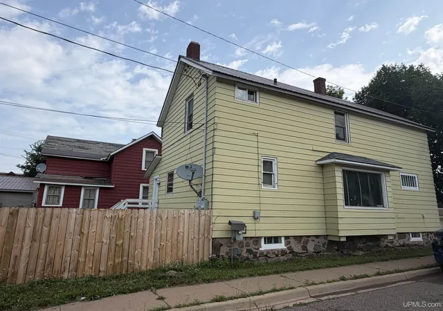 Photo 3 of Single family home for sale at 322 S 4th Street, Ishpeming, MI 49849 | MLS# 50216348 | Listing updated on 2026-08-21