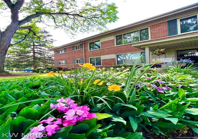 Photo 2 of Condo for sale at 850 N Adams Rd #6, Birmingham, MI 48009 | MLS# 61015518 | Listing updated on 2026-07-30
