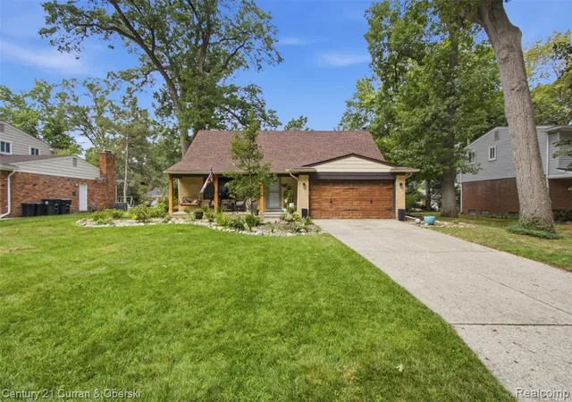 Photo 1 of Single family home for sale at 15761 Loveland St, Livonia, MI 48154 | MLS# 61023092 | Listing updated on 2026-08-29