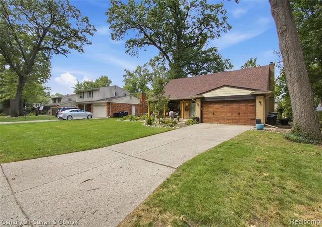 Photo 3 of Single family home for sale at 15761 Loveland St, Livonia, MI 48154 | MLS# 61023092 | Listing updated on 2026-08-29