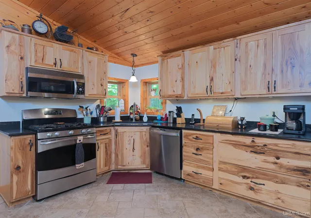 Photo 3 of Single family home for sale at 3420 N 16 Mile Lake Rd, Munising, MI 49862 | MLS# 50219803 | Listing updated on 2026-08-28