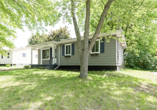 Photo 3 of Sale Pending at 209 S Church St, Byron, MI 48418 9538 | MLS# 60997976 | Listing updated on 2026-08-27