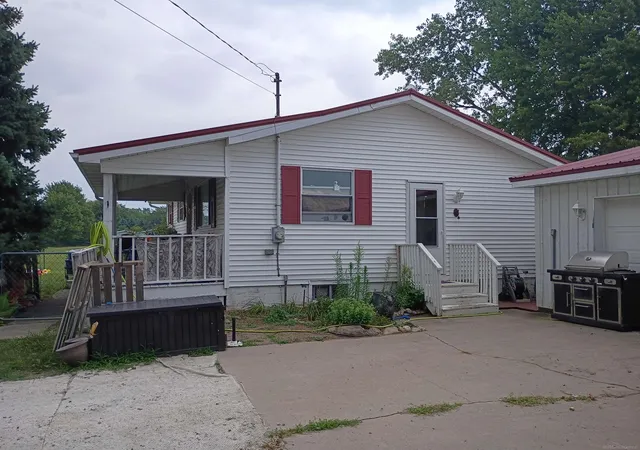 Photo 3 of Single family home for sale at 16463 Geddes Rd, Hemlock, MI 48626 | MLS# 50218065 | Listing updated on 2026-09-10