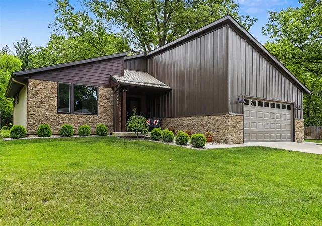 3rd image of 35883 Riverview Dr, Paw Paw, MI 49079 | MLS# 70536121
