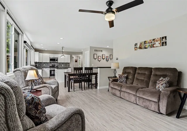 5th image of 35883 Riverview Dr, Paw Paw, MI 49079 | MLS# 70536121