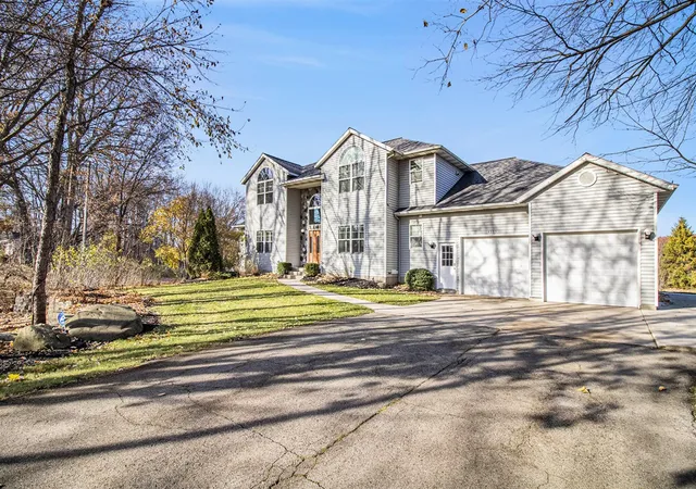 1st image of 4335 56th St, Wyoming, MI 49418 | MLS# 70505443