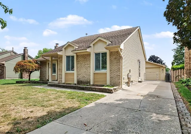 Photo 4 of Single family home for sale at 25936 Rose St, Chesterfield, MI 48051 | MLS# 61022545 | Listing updated on 2026-09-05