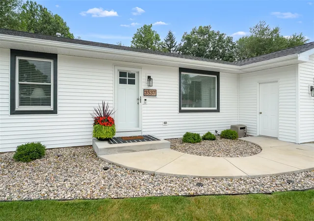 3rd image of 3537 Thornhill Ave, Kalamazoo, MI 49004 | MLS# 70552974