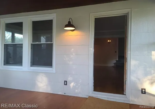 4th image of 300 Baker St, Royal Oak, MI 48067 | MLS# 60963079