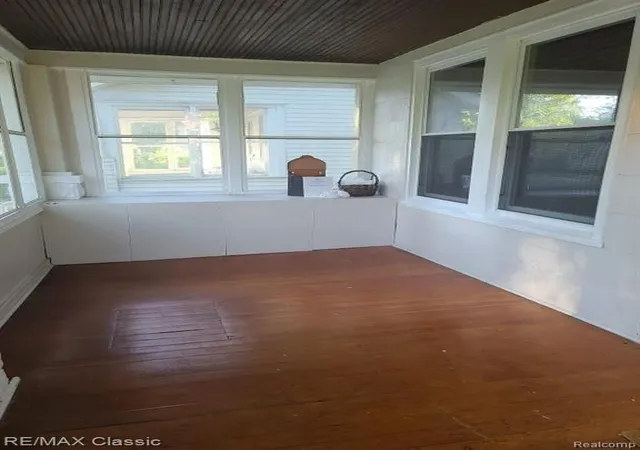 5th image of 300 Baker St, Royal Oak, MI 48067 | MLS# 60963079
