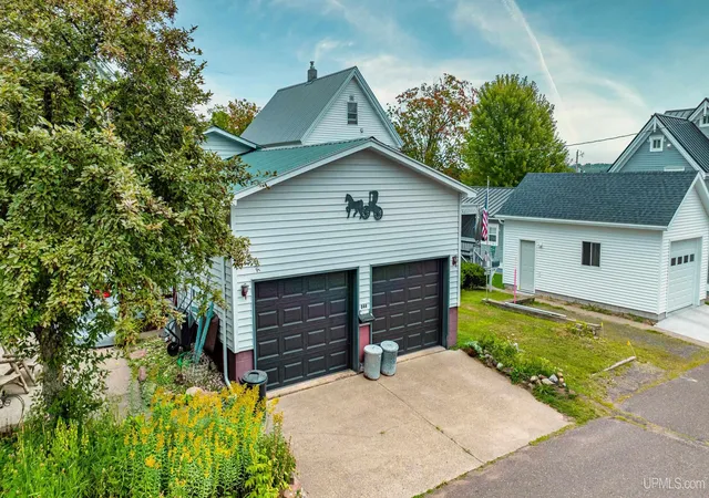 Photo 3 of Single family home for sale at 844 Eighth St, Lake Linden, MI 49945 | MLS# 50219956 | Listing updated on 2026-09-25