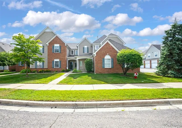 Homes for sale in Shelby Township, MI | 54726 Monarch Dr, Shelby Township, MI 48316 | MLS# 61006511