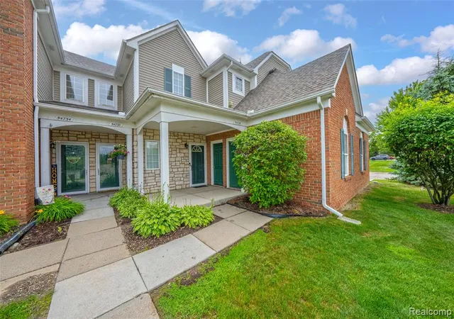Homes for sale in Shelby Township, MI | 54726 Monarch Dr, Shelby Township, MI 48316 | MLS# 61006511