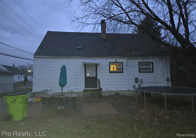 3rd image of 29295 Hillview St, Roseville, MI 48066 | MLS# 60966135