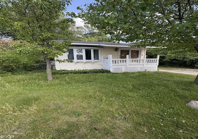 Homes for sale in Bay City, MI | 182 River Trail Dr, Bay City, MI 48706 | MLS# 50213705