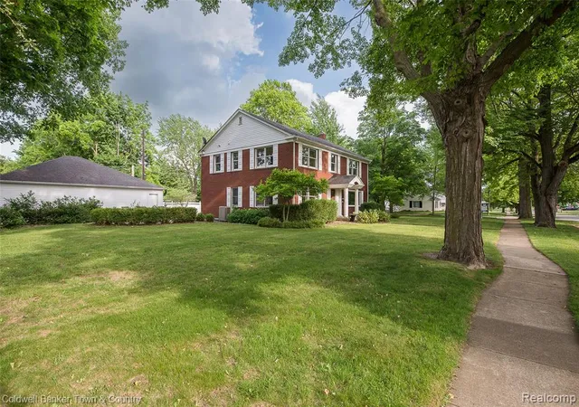 2nd image of 221 S Tompkins St, Howell, MI 48843 2043 | MLS# 60999972
