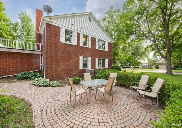 3rd image of 221 S Tompkins St, Howell, MI 48843 2043 | MLS# 60999972