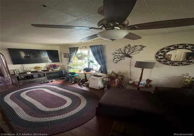 5th image of 1128 W Parkwood Ave, Flint, MI 48507 3632 | MLS# 61006434
