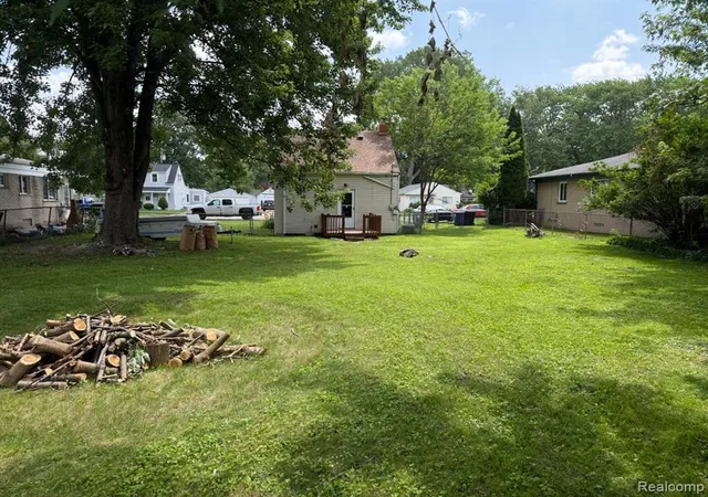 Homes for sale in Redford, MI | 12111 Leverne, Redford, MI 48239 | MLS# 60977885