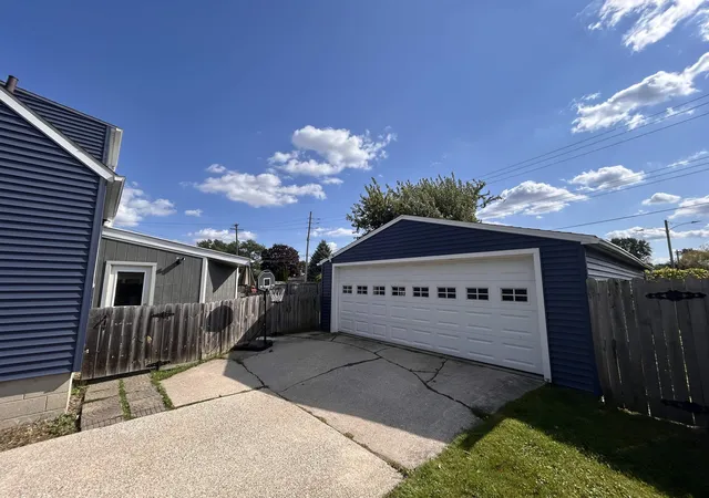 Photo 2 of Sale Pending at 1802 34th Street, Bay City, MI 48708 | MLS# 50189785 | Listing updated on 2025-10-31