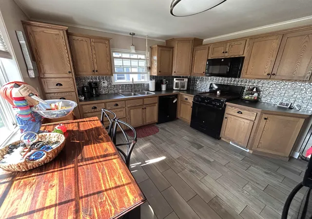 Photo 4 of Sale Pending at 1802 34th Street, Bay City, MI 48708 | MLS# 50189785 | Listing updated on 2025-10-31