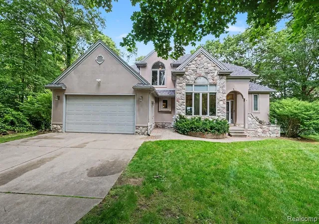 3rd image of 13445 Chateau Cove Dr, Holly, MI 48442 | MLS# 61006480