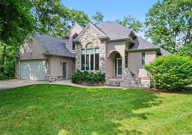 4th image of 13445 Chateau Cove Dr, Holly, MI 48442 | MLS# 61006480