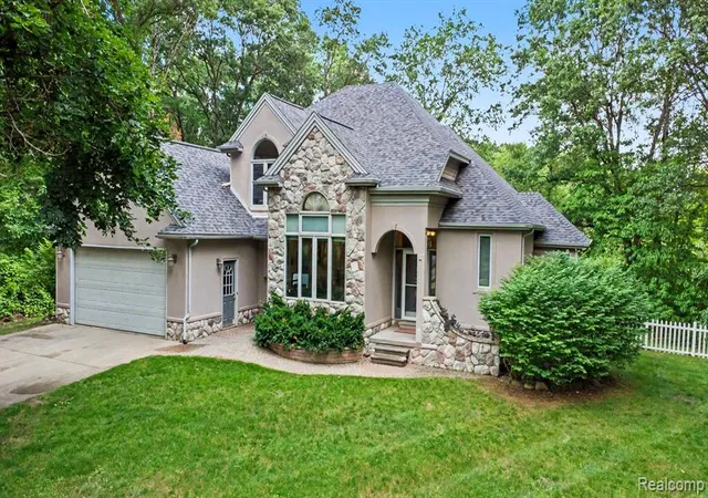 5th image of 13445 Chateau Cove Dr, Holly, MI 48442 | MLS# 61006480