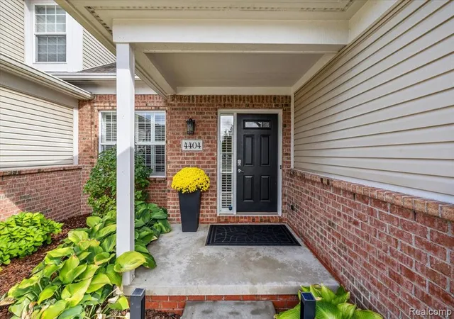 4th image of 4404 Navin Field Ln, Troy, MI 48085 5738 | MLS# 60974697