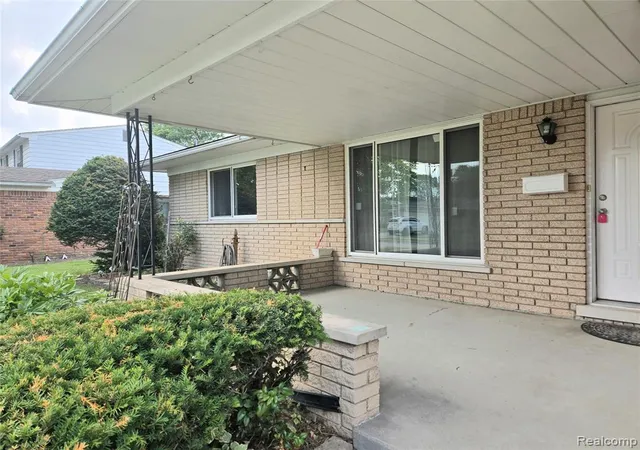 Photo 2 of Sale Pending at 3639 Pall Dr, Warren, MI 48092 1952 | MLS# 61012410 | Listing updated on 2026-09-13