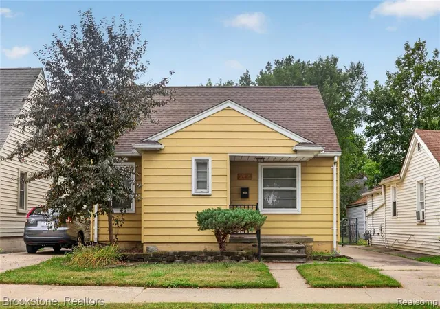 2nd image of 20864 Hollywood St, Harper Woods, MI 48225 | MLS# 61022853