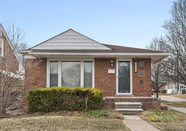 Homes for sale in Allen Park, MI | 15629 Oceana Ave, Allen Park, MI 48101 | MLS# 60977452
