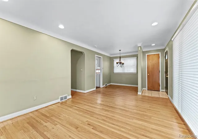 Homes for sale in Allen Park, MI | 15629 Oceana Ave, Allen Park, MI 48101 | MLS# 60977452