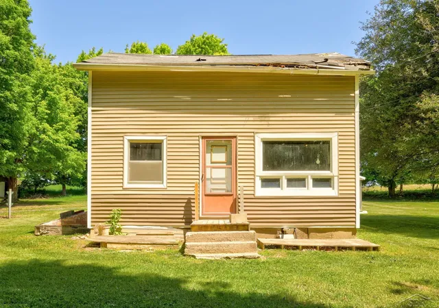 Homes for sale in Columbiaville, MI | 5400 Sister Lake Rd, Columbiaville, MI 48421 | MLS# 50210370