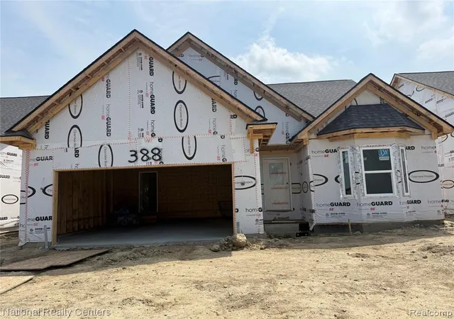 2nd image of 388 Devonshire Dr #28, Lapeer, MI 48446 | MLS# 61019024