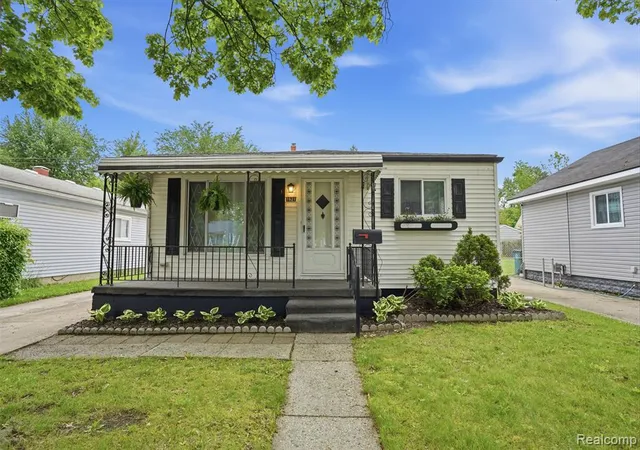 Homes for sale in Ferndale, MI | 1621 Silman St, Ferndale, MI 48220 | MLS# 60998448