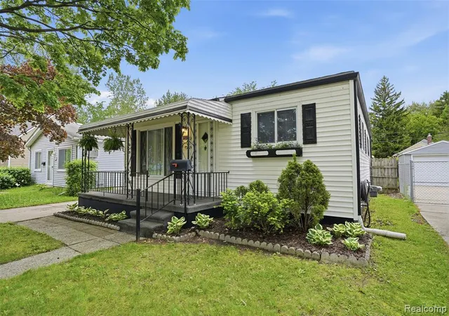 Homes for sale in Ferndale, MI | 1621 Silman St, Ferndale, MI 48220 | MLS# 60998448