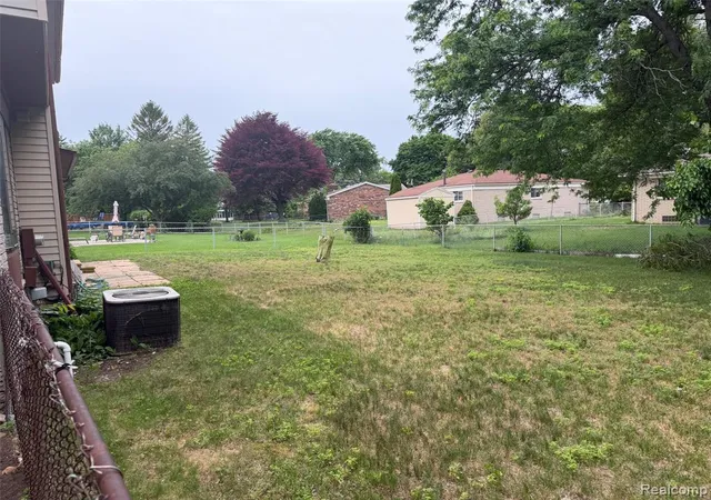 4th image of 29538 E Nottingham Cir, Warren, MI 48092 | MLS# 61003365