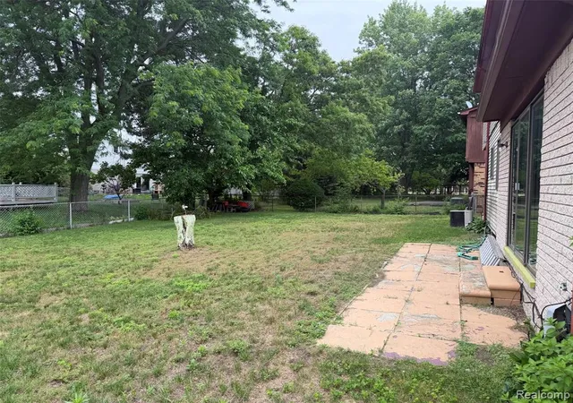 5th image of 29538 E Nottingham Cir, Warren, MI 48092 | MLS# 61003365
