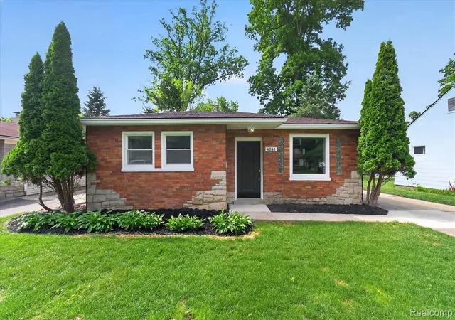 Homes for sale in Waterford, MI | 4841 Fenmore Ave, Waterford, MI 48328 | MLS# 60999899