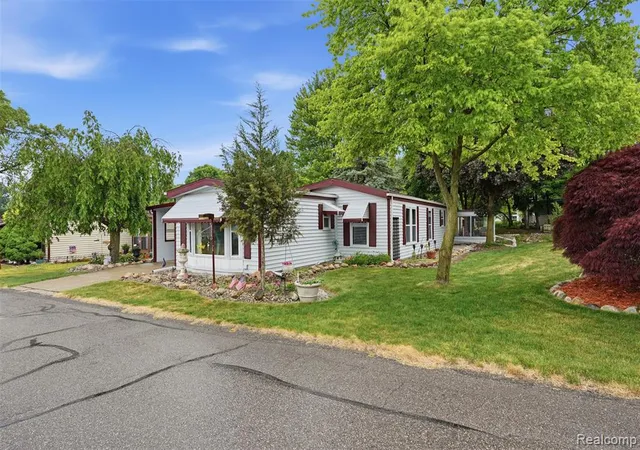 Homes for sale in Rochester Hills, MI | 2689 Chickadee St, Rochester Hills, MI 48309 | MLS# 61002268