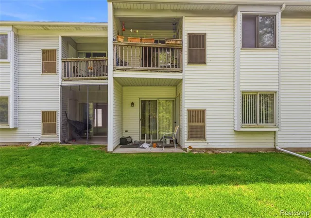 Listing Photo 2 - Condo for sale in building located at 42 Rosebud Ln, Mount Clemens, MI 48043 - Unit #