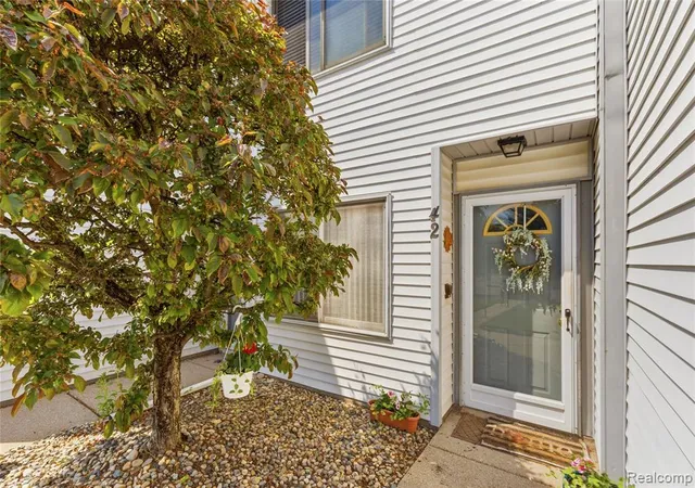 Listing Photo 3 - Condo for sale in building located at 42 Rosebud Ln, Mount Clemens, MI 48043