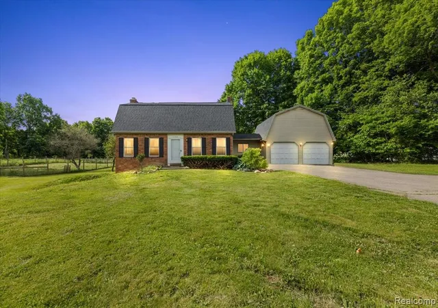 1st image of 10324 Oakhill Rd, Holly, MI 48442 | MLS# 61003577