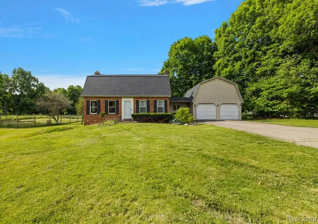 2nd image of 10324 Oakhill Rd, Holly, MI 48442 | MLS# 61003577